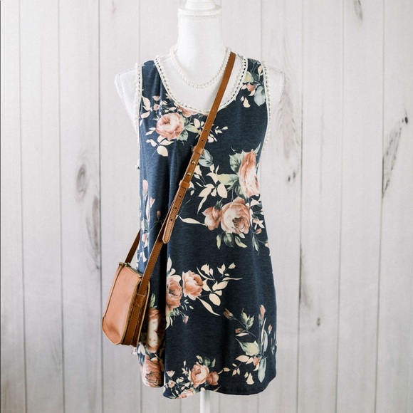 The Anna Top- navy floral sleeveless - Picture 2 of 8
